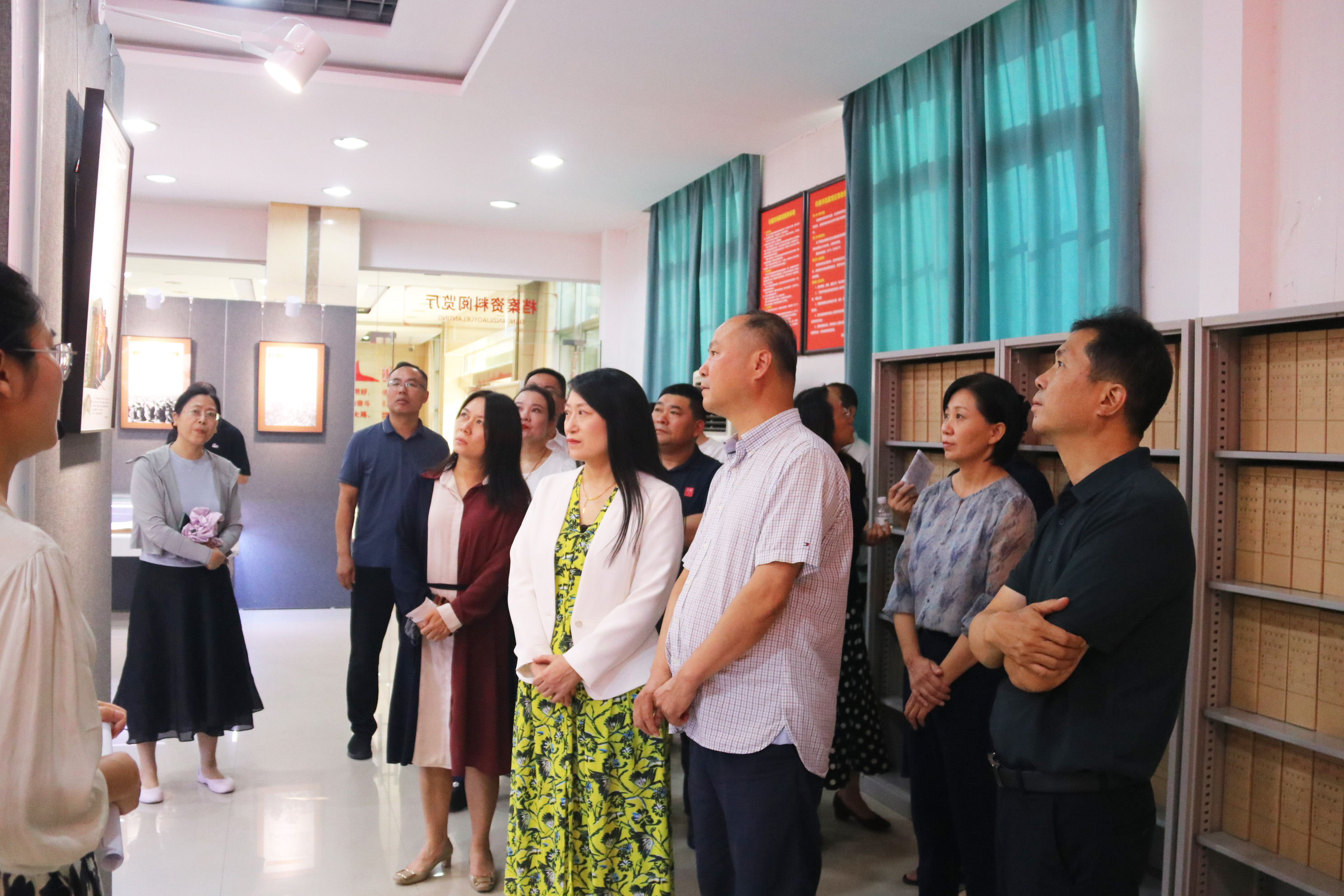 市政协机关组织党员干部到市档案馆开展党性教育