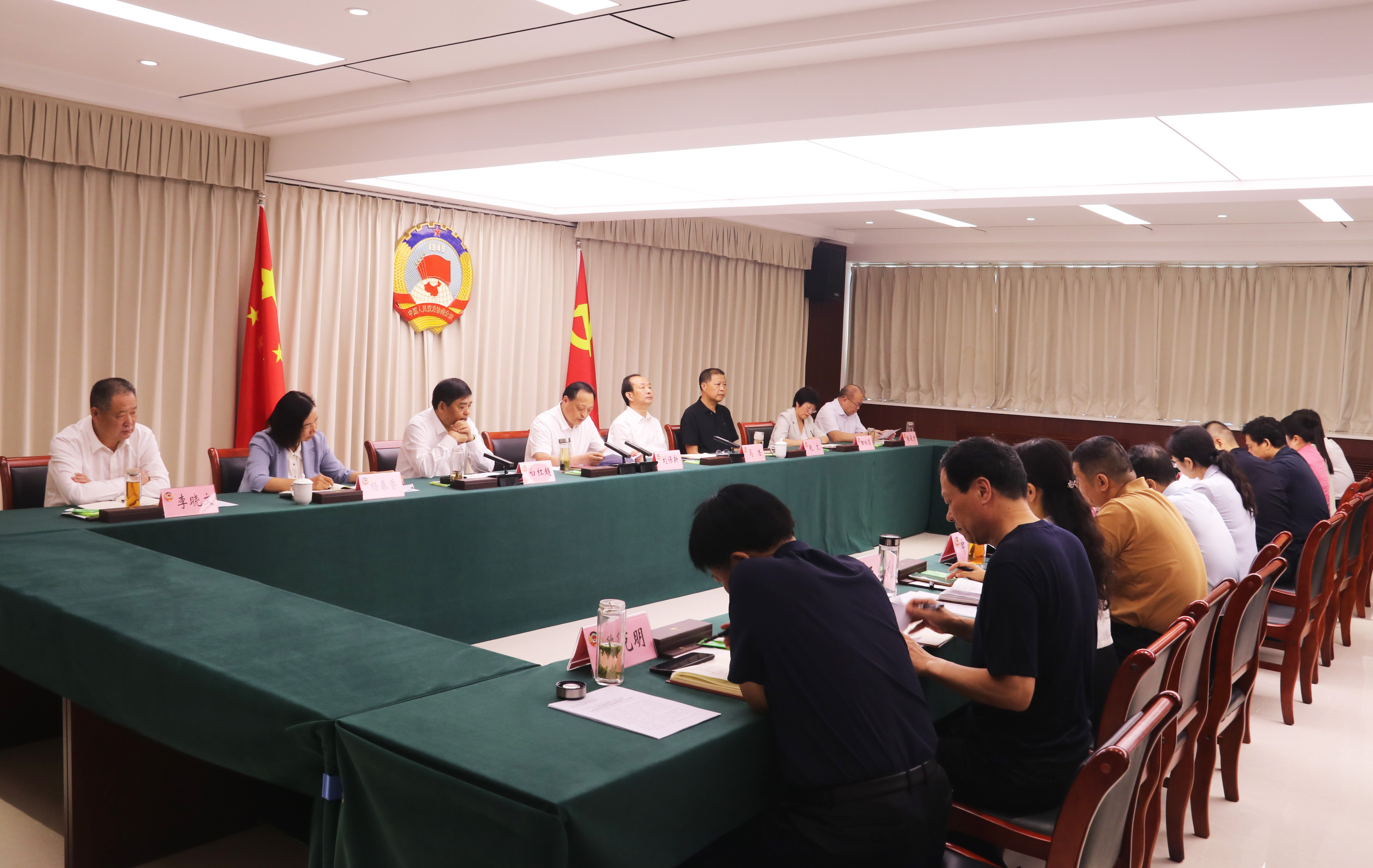 市政协党组扩大会议暨机关党组会议召开 刘保新主持并讲话