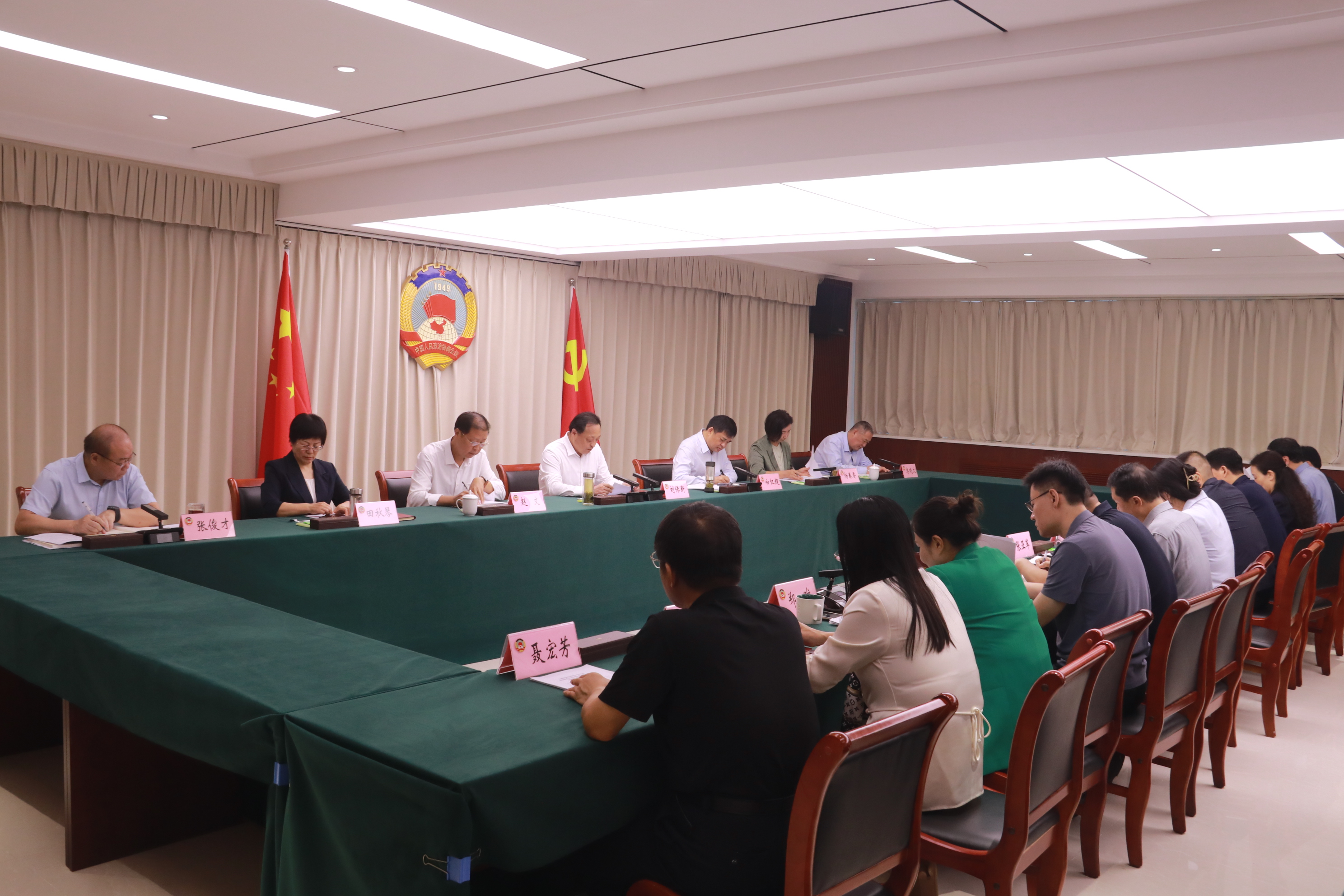 市政协党组和机关党组理论学习中心组联合学习研讨会召开 刘保新主持并讲话